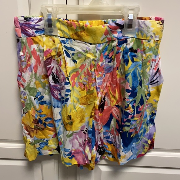 Bright and colorful Shorts - Picture 3 of 4